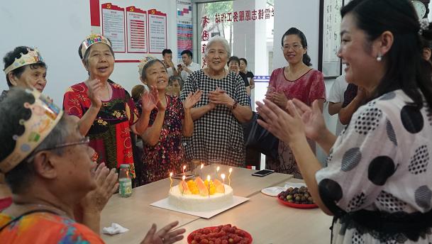 红烛之光生日会 文化养老重晚晴