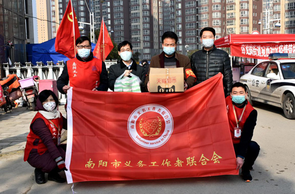 南阳义工联6000只爱心口罩赠送一线抗疫人员