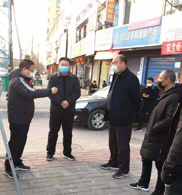 河南新野县南关社区广大党员群众众志成城，坚决打赢疫情阻击战